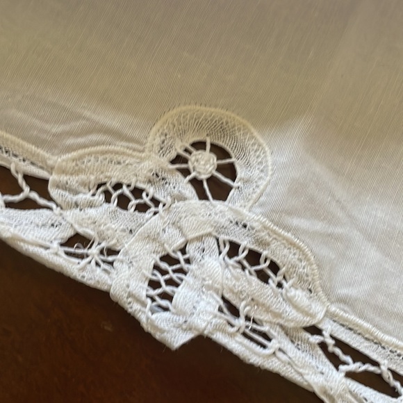 White cotton Batternburg lace 68” x 82” tablecloth - Picture 8 of 13